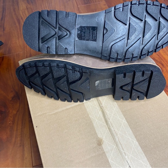 Brand new in box Line of Trade leather Chelsea boots - Picture 10 of 10